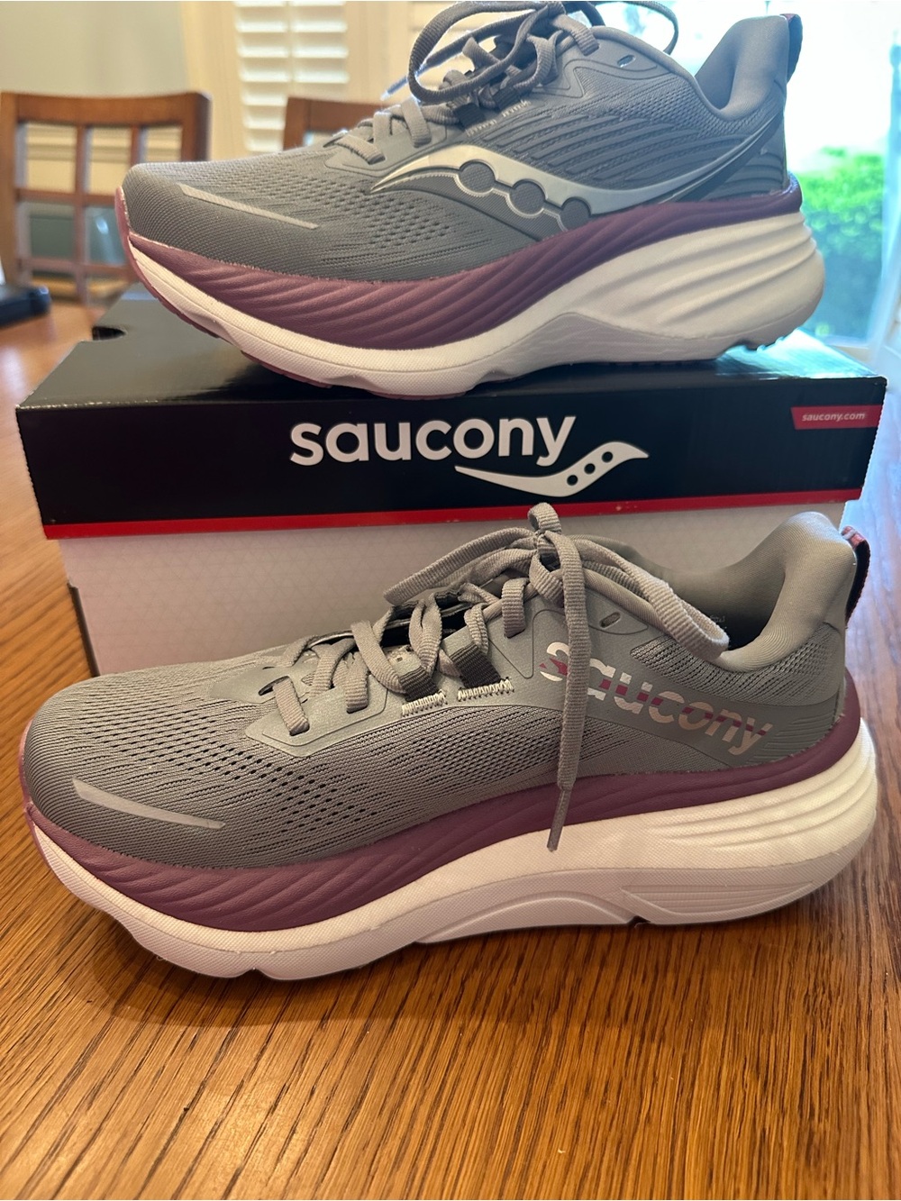 NEW Saucony Hurricane 24 Women's Light Gray with Lavender Running Shoes - Picture 2 of 6